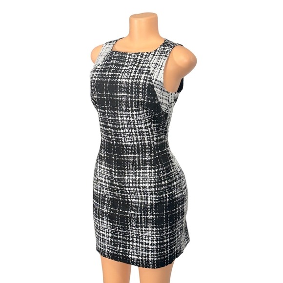 Banana Republic Dresses & Skirts - Banana Republic Black White Plaid Cutout Back Sheath Dress Petite 10P Sleeveless
